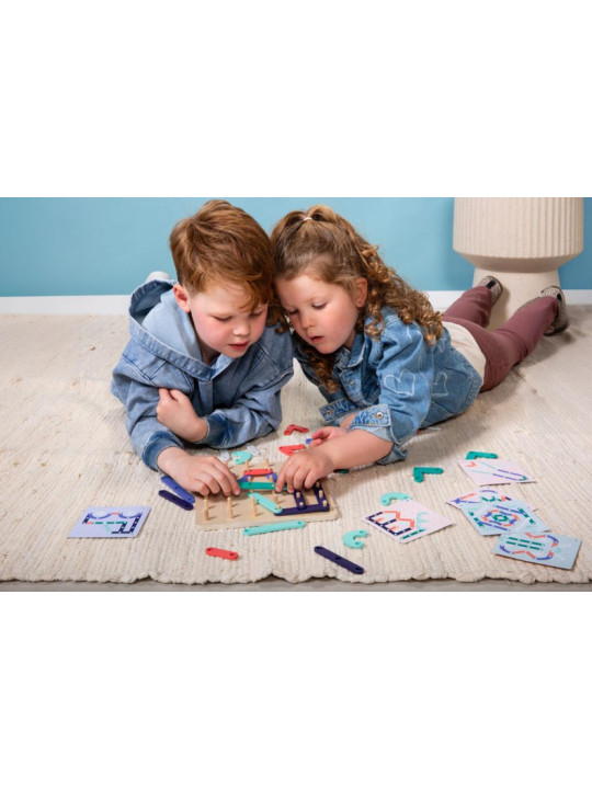 BS Toys, drewniana tablica manipulacyjna z płytkami Geoplank BS Toys, drewniana tablica manipulacyjna z płytkami Geoplank