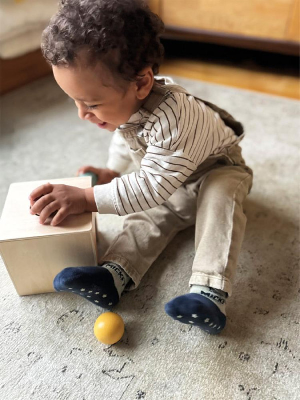 Drewniana zabawka Montessori z kulkami Small Foot